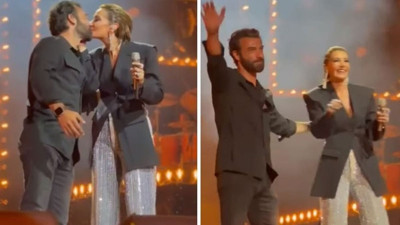 Şarkıcı Sıla ve sevgilisi İlker Kaleli sahnede aşka geldi