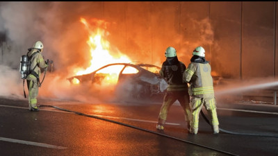 TEM'de 7 milyon liralık araç küle döndü. Yol trafiğe kapatıldı