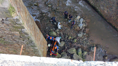 Dere yatağında gördüğü kadın cesedini cansız manken zannetti