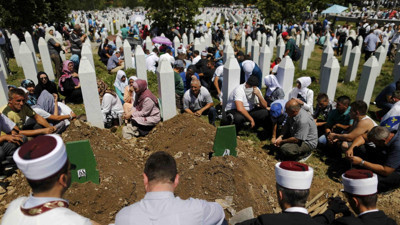 Cesetlerin gömülü yerlerini mavi kelebekler buldu. Srebrenitsa katliamında kelebeklerin sırrını öğrenince tüyleriniz diken diken olacak