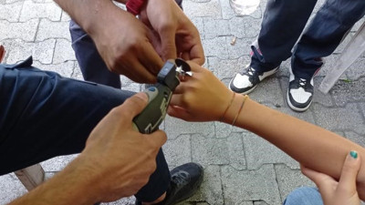 Yüzük çıkmayınca imdada itfaiye ekipleri yetişti