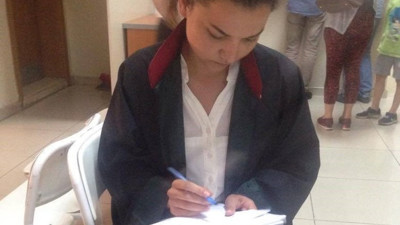 İzmir barosu avukatlarından Zeliha Ay evinde başından vurulmuş halde ölü bulundu