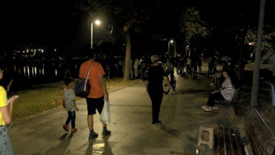 Sıcaktan bunalanlar kendini parklara attı