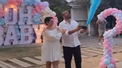 Ezgi Mola ile Mustafa Aksakallı bebeklerinin cinsiyetini açıkladı