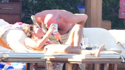 Sunucu Özlem Yıldız aşk tatiline çıktı. Birbirlerini öpmelere doyamadılar