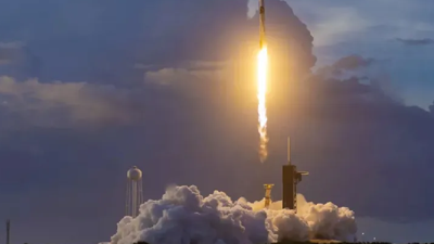 Elon Musk 54 uyduyu daha uzaya gönderdi: Geniş bant internet hizmeti sağlayacaklar