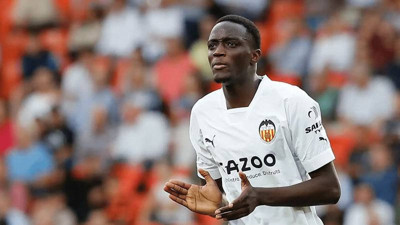 Fenerbahçe ve Galatasaray'a duyurulur: Beşiktaş Diakhaby'i istiyor