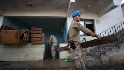 Su altında kalan köyün yardımına Mehmetçik koştu. İyi ki varsınız aslan parçaları