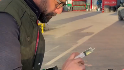 Vatandaş acınacak halde. Parası ancak bu kadar benzin almaya yetti
