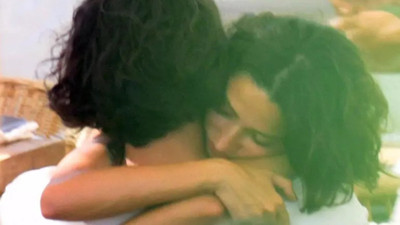 Zeynep Bastık aşka geldi. Yeni sevgilisini öpmelere doyamadı