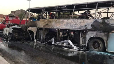 Yolcu otobüsü ile otomobil çarpıştı: 34 ölü