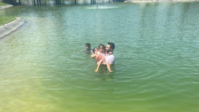 Süs havuzunda boğulmak üzere olan 3 çocuk ölümden döndü