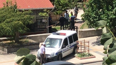 Şizofreni hastasına müdahale sırasında polis memuru yaralandı