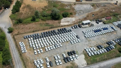 Sıfır araç krizi devam ederken stoklanan araçlar havadan görüntülendi