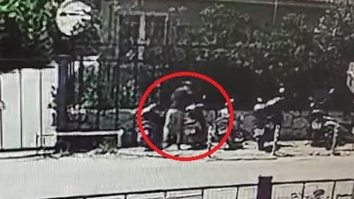 Motosiklet hırsızlığı güvenlik kamerasında