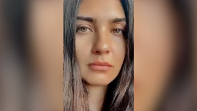 Tuba Büyüküstün’ün İngilizce videosu herkesin diline düştü. “Sıcaklardan oluyor bunlar”