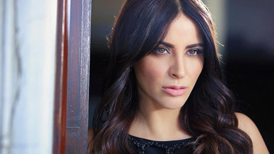 Ünlü türkücü Zara sahnede neye uğradığını şaşırdı.