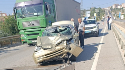 D100'de otomobil ile traktör çarpıştı: 1 yaralı