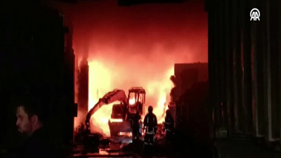 Geri dönüşüm fabrikasında çıkan yangın