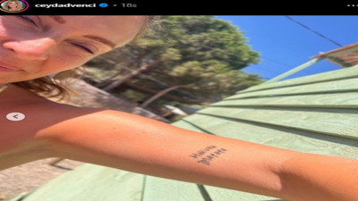 Ceyda Düvenci mesajı dövmesiyle verdi