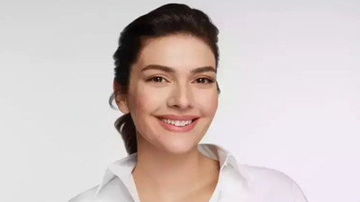 Bergüzar Korel'den tatil açıklaması