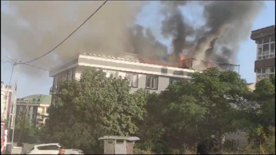 Beylikdüzü'nde yaşlı bakımevinde yangın. 23 kişi hastaneye kaldırıldı