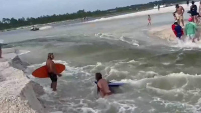 İki denizi böyle birleştirdi. Şaşkınlık yaratan görüntü. Resmen birleştiler