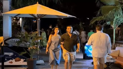 Rafet El Roman da paranın gücü akımına kapıldı. Kendisinden 24 yaş küçük sevgili buldu