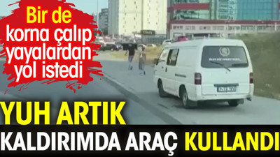 Yuh artık kaldırımda araç sürdü. Bir de korna çalıp yol istedi