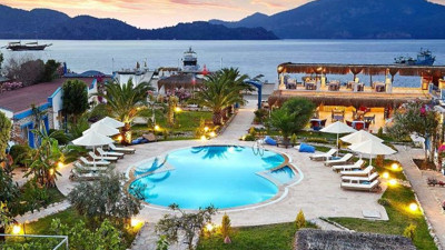 Otellerde doluluk oranları düşünce fiyatlara fren geldi. Turizmciler düştünüz mü yerli turistin eline