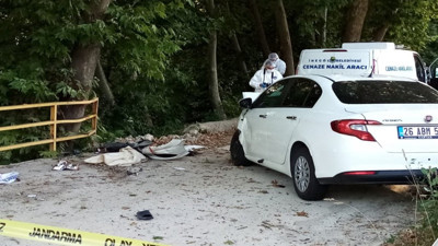 Kaza yapıp savruldu, yol kenarındaki ailenin arasına daldı