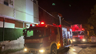 Islak mendil üretimi yapılan binada yangın çıktı