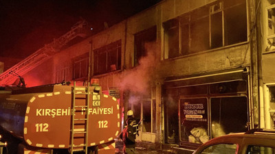 İş hanında çıkan yangında 9 iş yeri zarar gördü