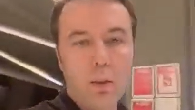 Habertürk sunucusu Mehmet Akif Ersoy bileti olduğu halde uçağa alınmadı. THY basın müşaviri ile atıştı