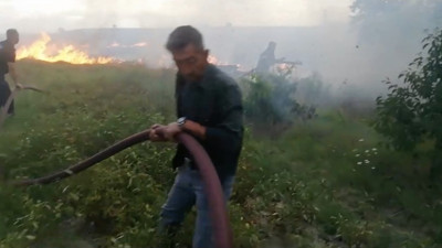 Havadan düşen kıvılcımlar tarlayı yaktı