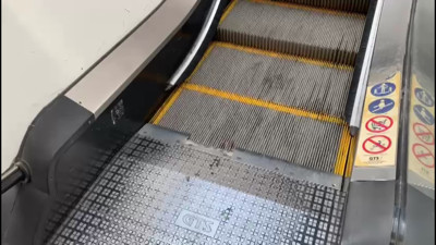 6 yaşındaki çocuğun parmağı yürüyen merdivenlere sıkıştı