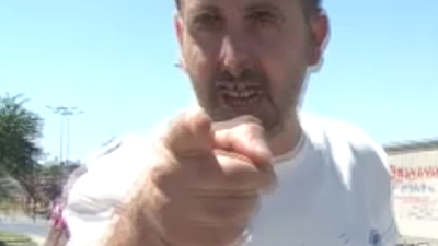 Kaza yapan aracı görüntüleyen kadın muhabire saldırı