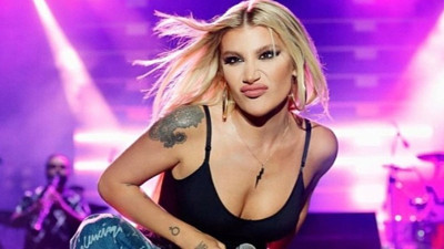 İrem Derici konser kıyafetleri İstanbul'da kalınca çıldırdı