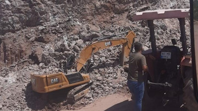 Üzerine kaya düşen operatör hayatını kaybetti