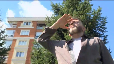 Uzaylı Mustafa Topaloğlu canlı yayında ışınlanma gösterisi yaptı