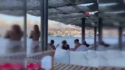 Türkbükü yangını geniş alana yayıldı. Müzik eşliğinde yangını seyrettiler