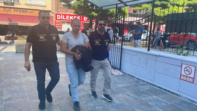 Eskişehir'de, alkol alan arkadaşlar arasında çıkan bıçaklı kavgada Doğan Çiftçi (18) hayatını kaybetti, 1 kişi yaralandı.