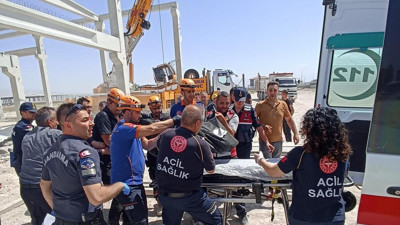 Fabrika inşaatında üzerine beton kiriş düşen işçi hayatını kaybetti