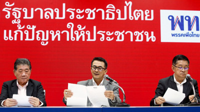 Tayland'da siyasi kriz sürüyor