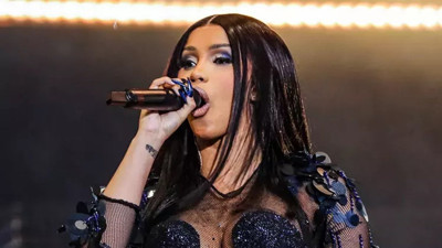 Cardi B’nin hayranına fırlattığı mikrofon rekor fiyata satışa çıktı