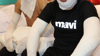 Arabada biri çakmağına gaz doldururken diğeri sigara yaktı ortaya bu fotoğraf çıktı