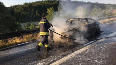 Lüks araçtan geriye hurda yığını kaldı