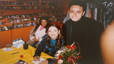 Ünlü şarkıcı 19 yıl evvel Aşkın Nur Yengi ile olan pozunu paylaştı