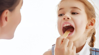 Bademcik ve geniz eti büyümesi neden olur