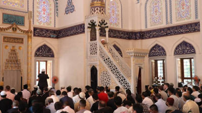 Diyanet’ten Cuma hutbesi: Mesaileri Cuma namazı vaktine göre düzenleyelim